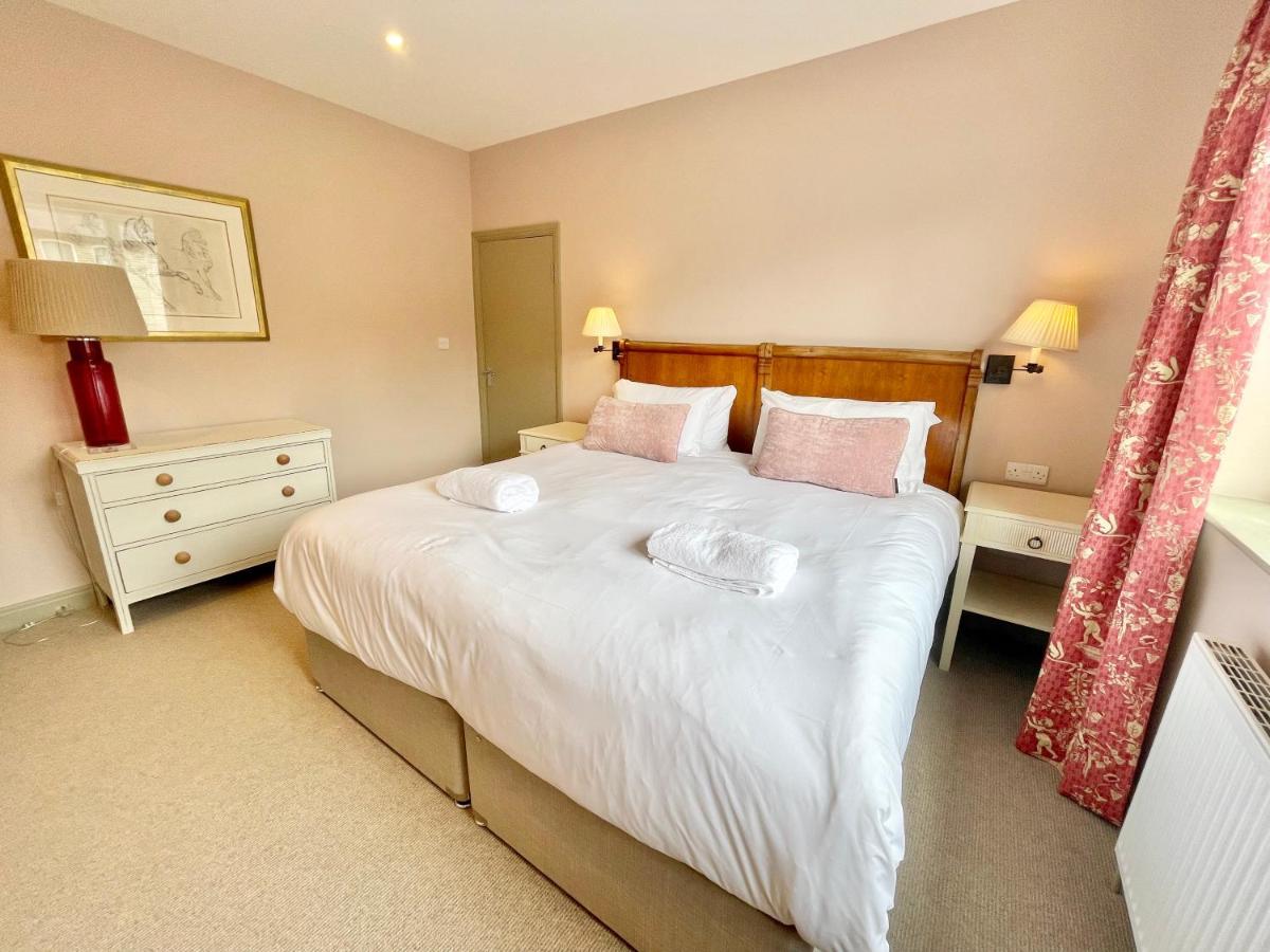 Central Townhouse With Free Off Road Parking And Garden York Bagian luar foto