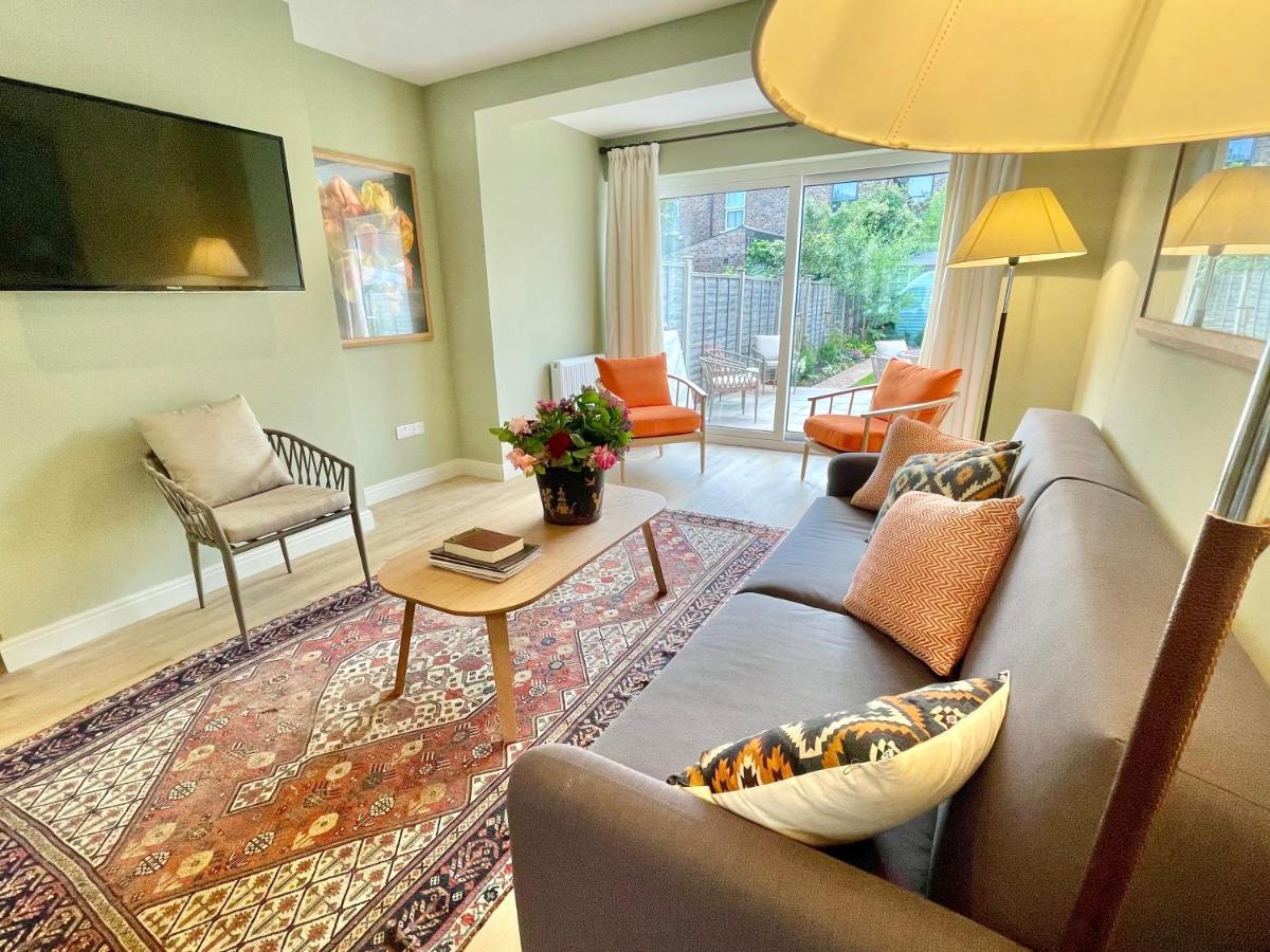 Central Townhouse With Free Off Road Parking And Garden York Bagian luar foto