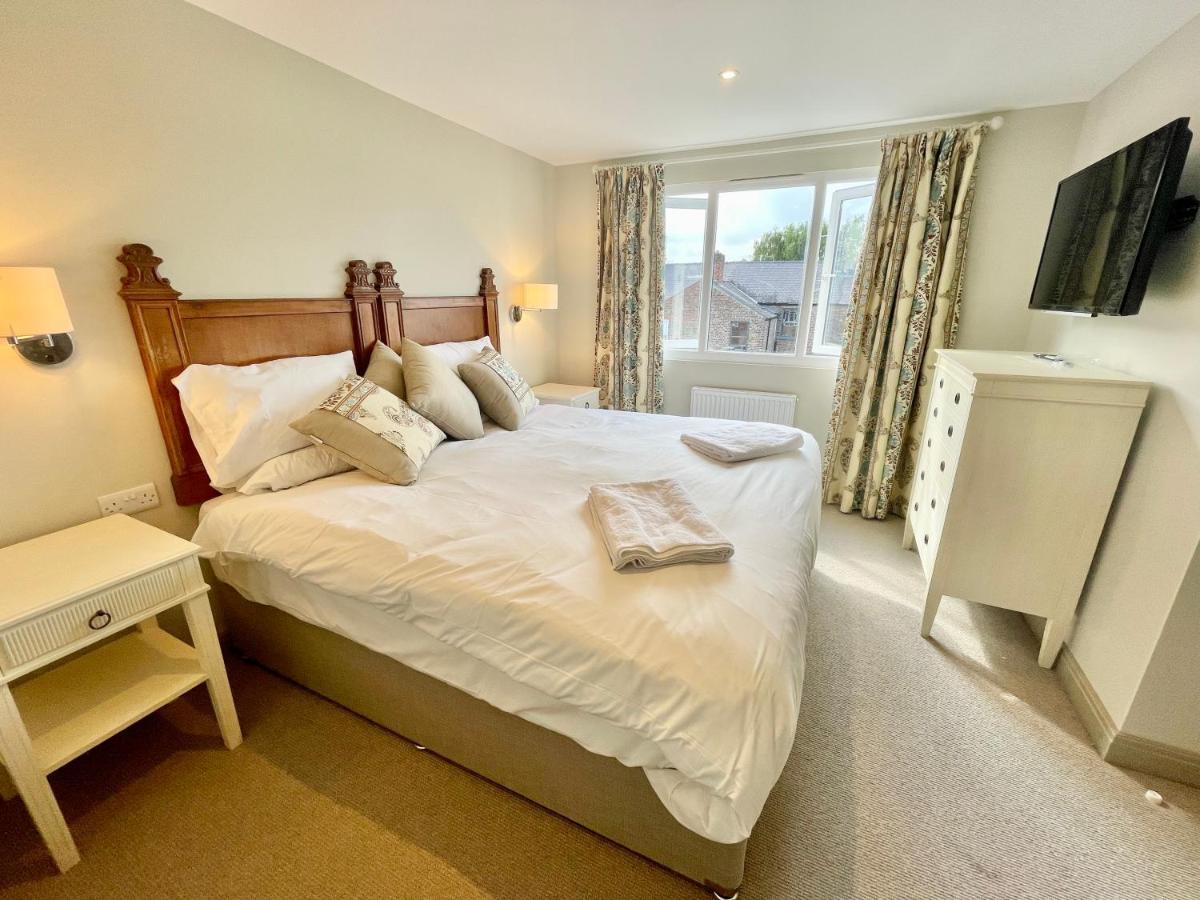 Central Townhouse With Free Off Road Parking And Garden York Bagian luar foto