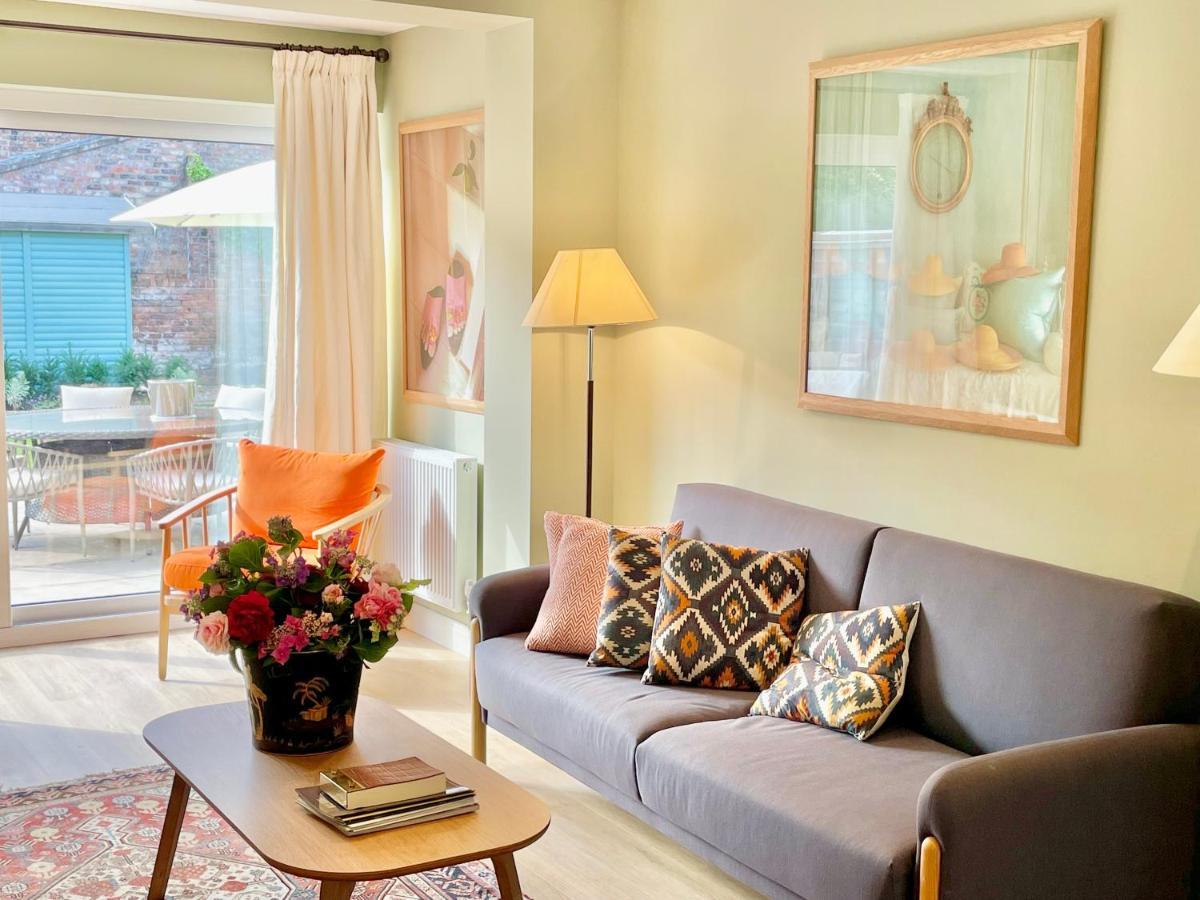 Central Townhouse With Free Off Road Parking And Garden York Bagian luar foto
