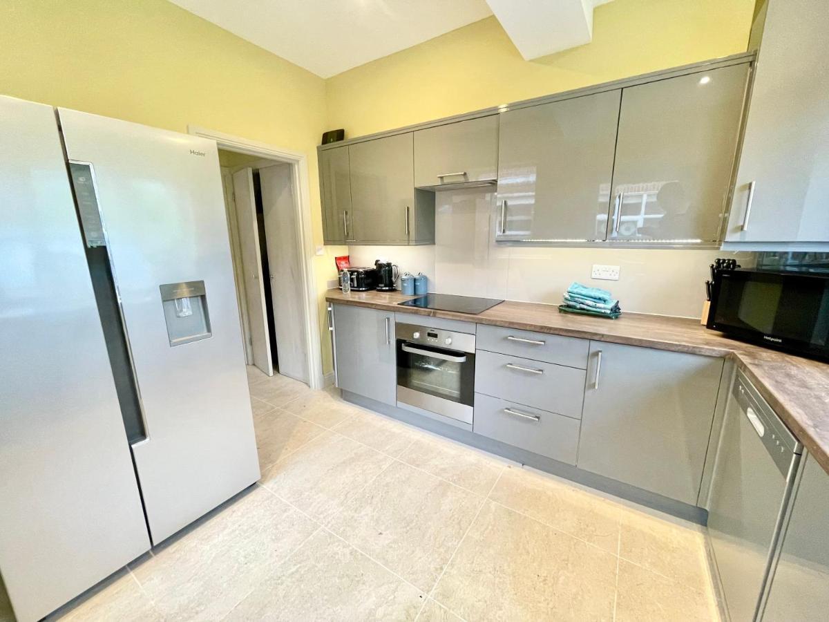 Central Townhouse With Free Off Road Parking And Garden York Bagian luar foto
