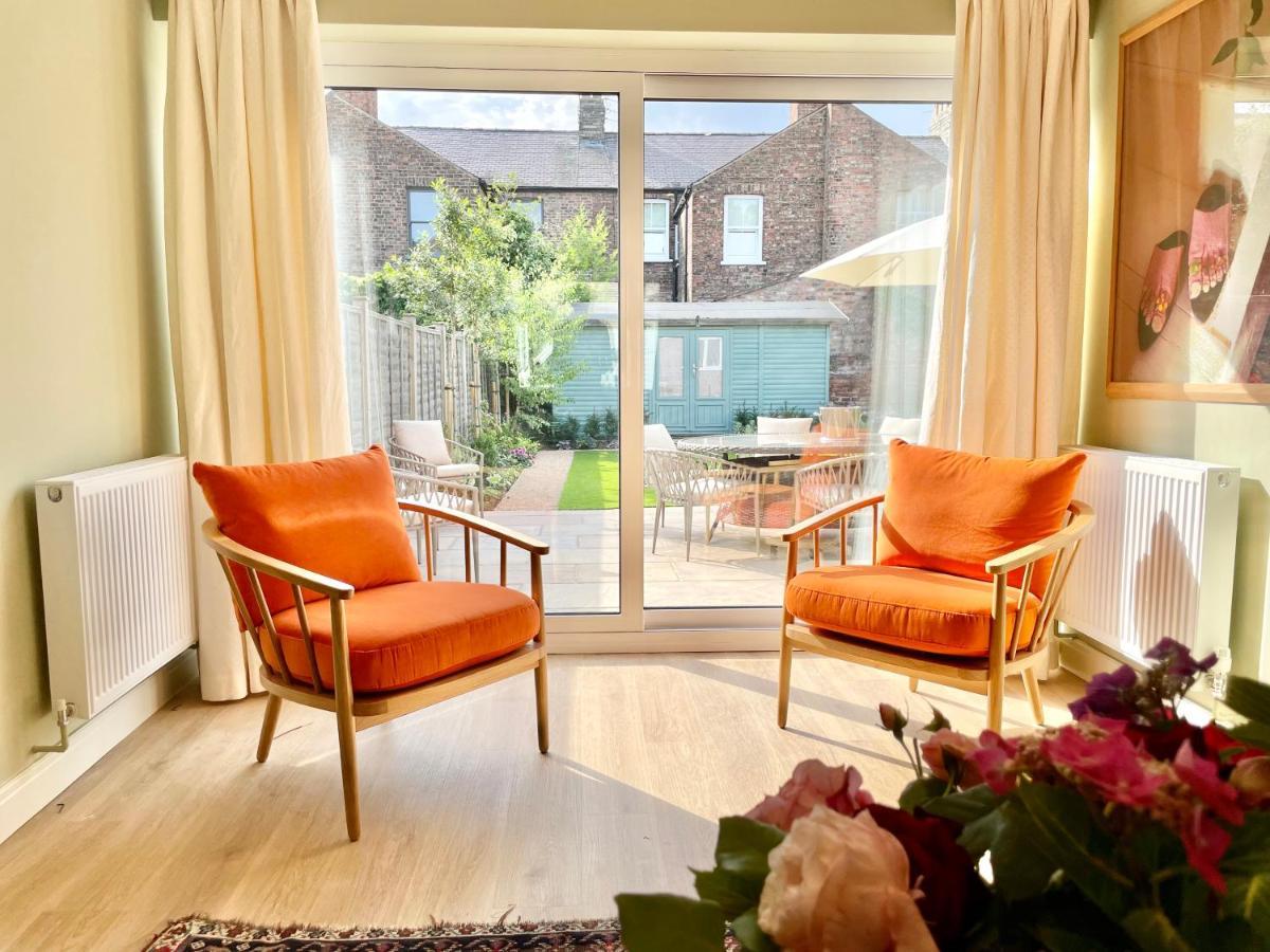 Central Townhouse With Free Off Road Parking And Garden York Bagian luar foto